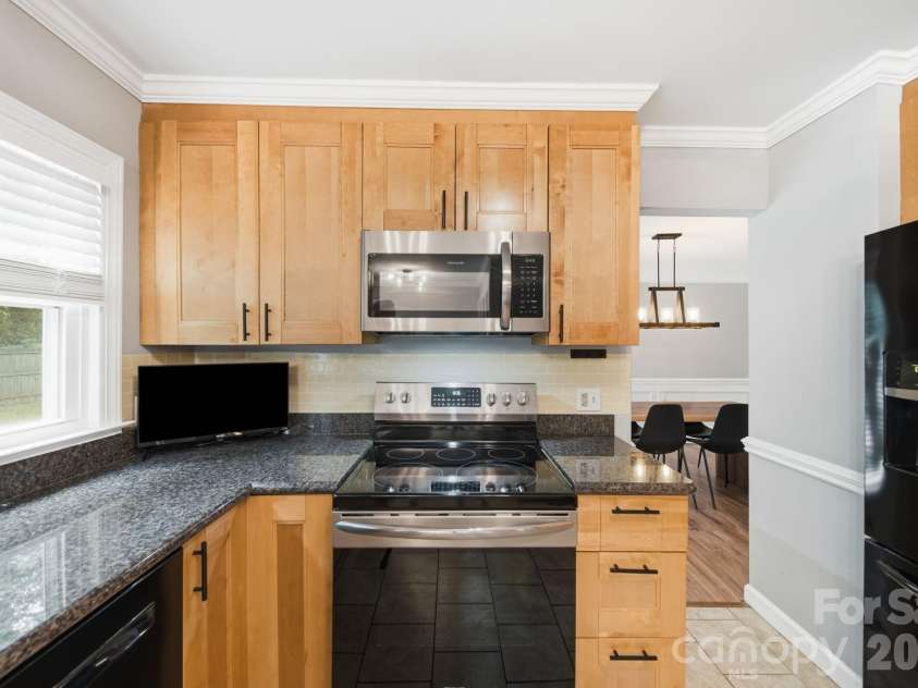 3801 Melshire Lane, Charlotte, NC 28269.  MLS# CAR4420330, YatesRealty ID 49203. 