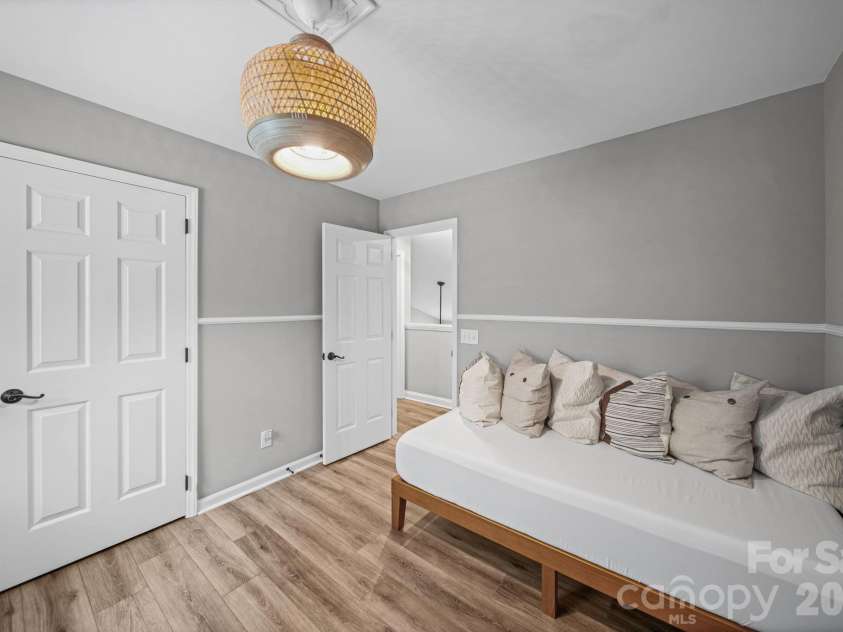 3801 Melshire Lane, Charlotte, NC 28269.  MLS# CAR4420330, YatesRealty ID 49203. 