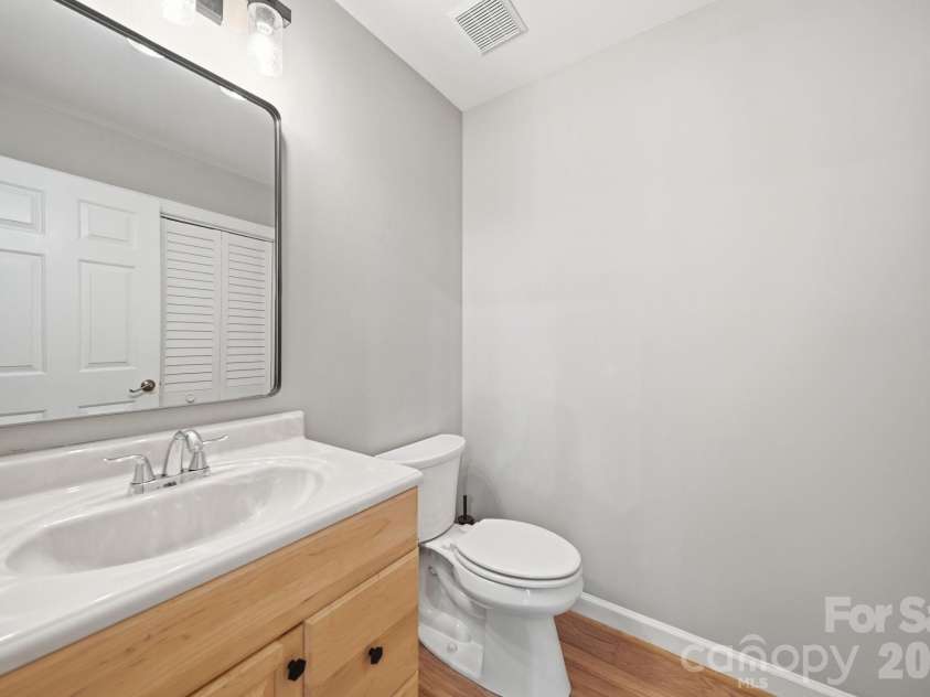 3801 Melshire Lane, Charlotte, NC 28269.  MLS# CAR4420330, YatesRealty ID 49203. 