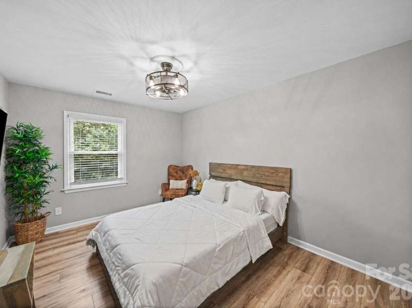 3801 Melshire Lane, Charlotte, NC 28269.  MLS# CAR4420330, YatesRealty ID 49203. 