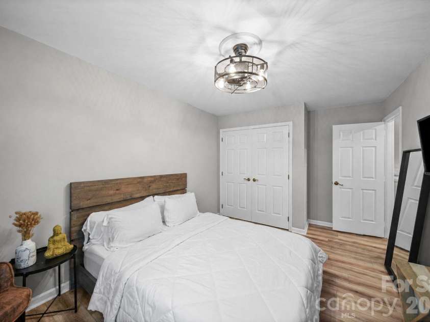 3801 Melshire Lane, Charlotte, NC 28269.  MLS# CAR4420330, YatesRealty ID 49203. 