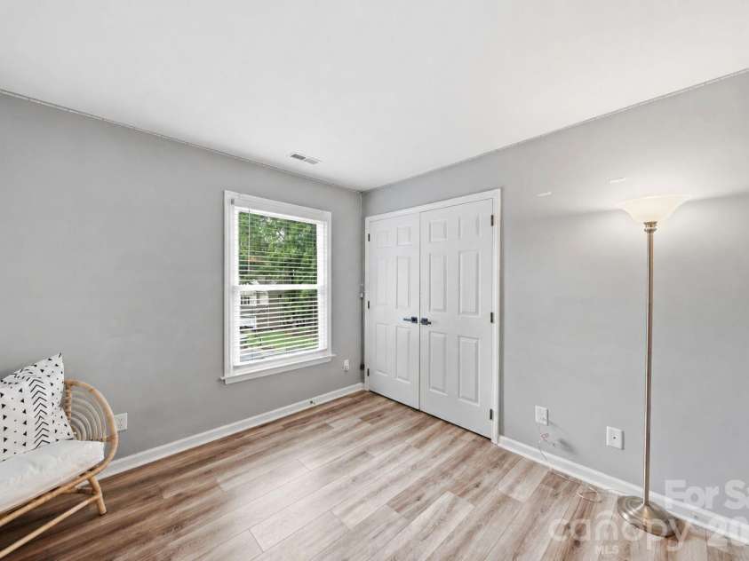 3801 Melshire Lane, Charlotte, NC 28269.  MLS# CAR4420330, YatesRealty ID 49203. 