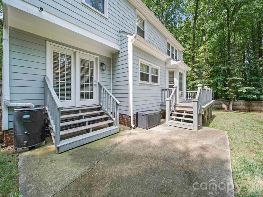 3801 Melshire Lane, Charlotte, NC 28269.  MLS# CAR4420330, YatesRealty ID 49203. 