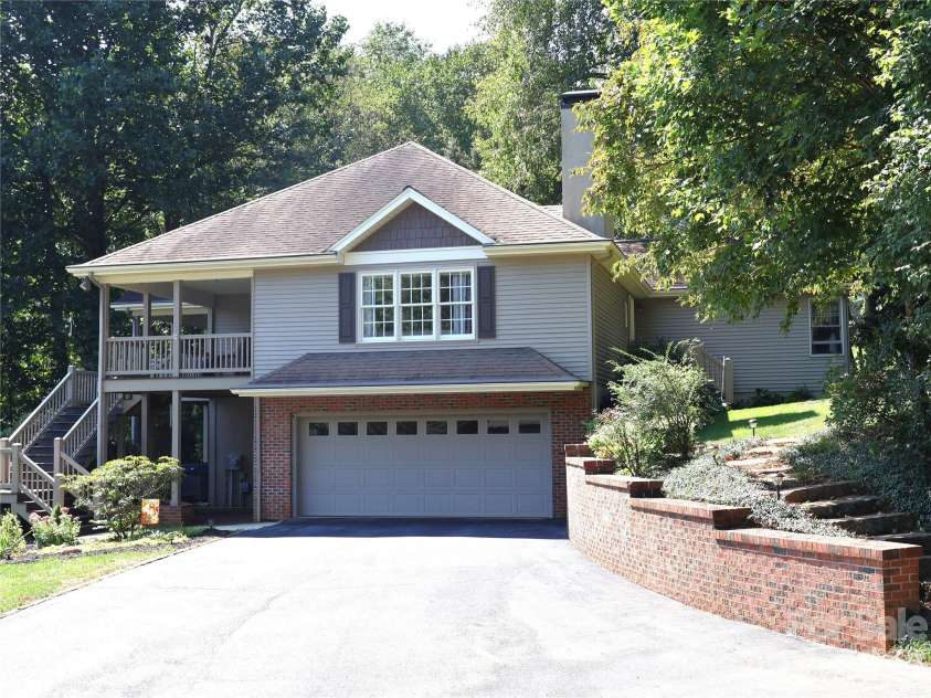 105 Deer Glade Lane, Waynesville, NC 28786.  MLS# CAR4422108, YatesRealty ID 49204. 