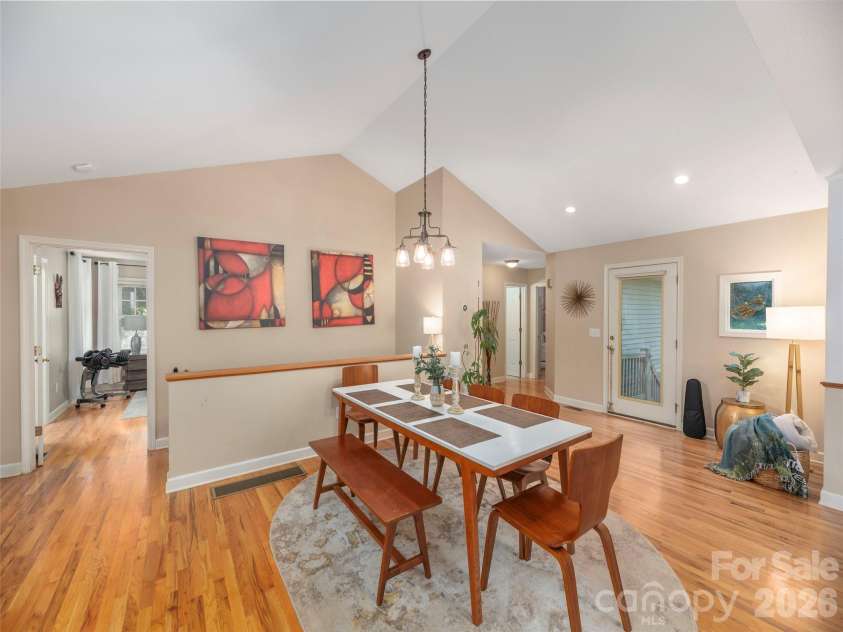 105 Deer Glade Lane, Waynesville, NC 28786.  MLS# CAR4422108, YatesRealty ID 49204. 