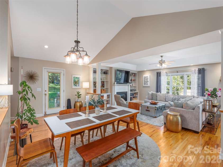 105 Deer Glade Lane, Waynesville, NC 28786.  MLS# CAR4422108, YatesRealty ID 49204. 