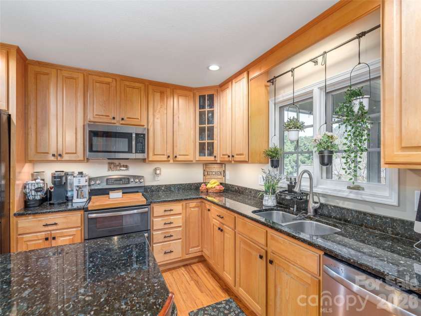 105 Deer Glade Lane, Waynesville, NC 28786.  MLS# CAR4422108, YatesRealty ID 49204. 
