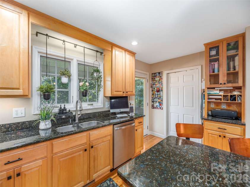 105 Deer Glade Lane, Waynesville, NC 28786.  MLS# CAR4422108, YatesRealty ID 49204. 