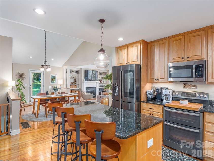 105 Deer Glade Lane, Waynesville, NC 28786.  MLS# CAR4422108, YatesRealty ID 49204. 