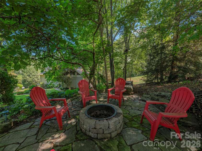 105 Deer Glade Lane, Waynesville, NC 28786.  MLS# CAR4422108, YatesRealty ID 49204. 