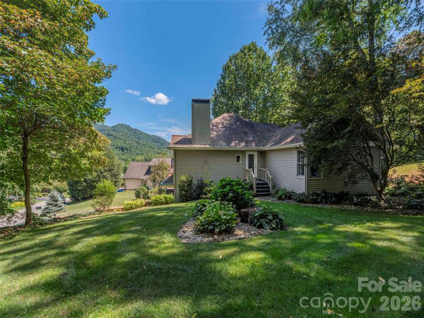 105 Deer Glade Lane, Waynesville, NC 28786.  MLS# CAR4422108, YatesRealty ID 49204. 