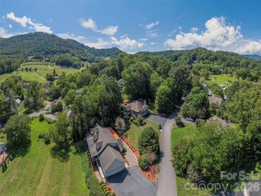 105 Deer Glade Lane, Waynesville, NC 28786.  MLS# CAR4422108, YatesRealty ID 49204. 