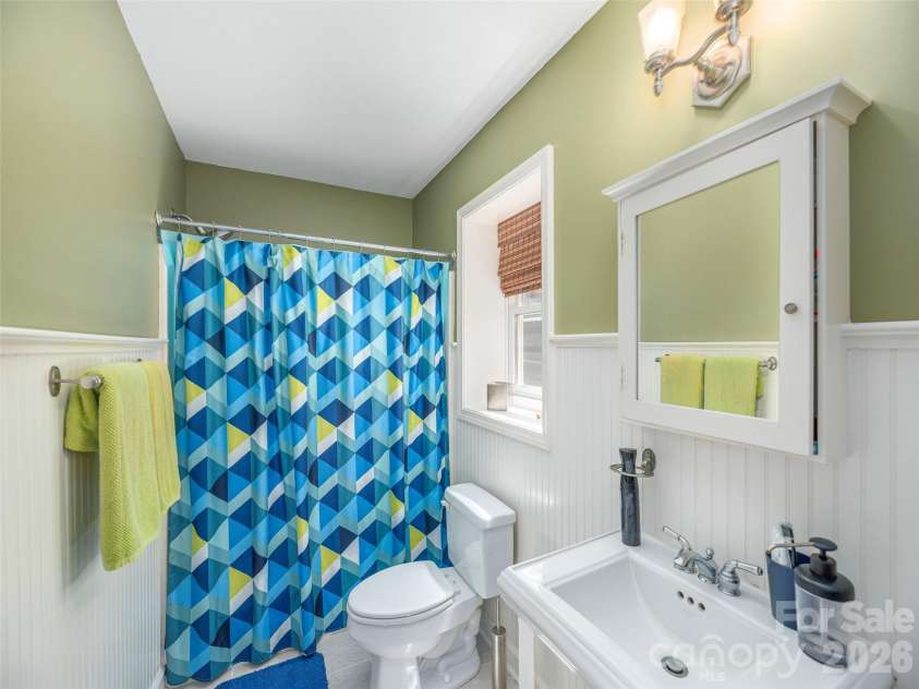 105 Deer Glade Lane, Waynesville, NC 28786.  MLS# CAR4422108, YatesRealty ID 49204. Lower level bath