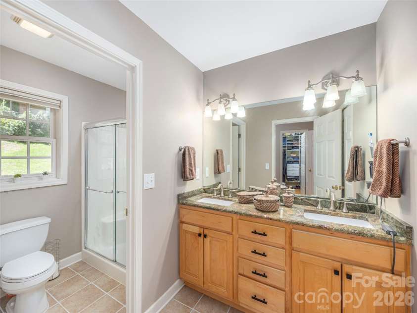 105 Deer Glade Lane, Waynesville, NC 28786.  MLS# CAR4422108, YatesRealty ID 49204. Primary bath