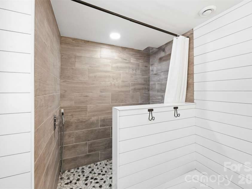 6506 Candlewood Drive, Charlotte, NC 28210.  MLS# CAR4401762, YatesRealty ID 49207. 2nd look full bath on basement level.