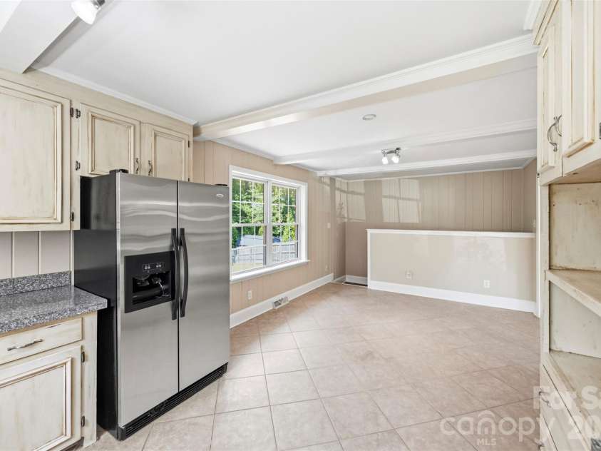 6506 Candlewood Drive, Charlotte, NC 28210.  MLS# CAR4401762, YatesRealty ID 49207. 