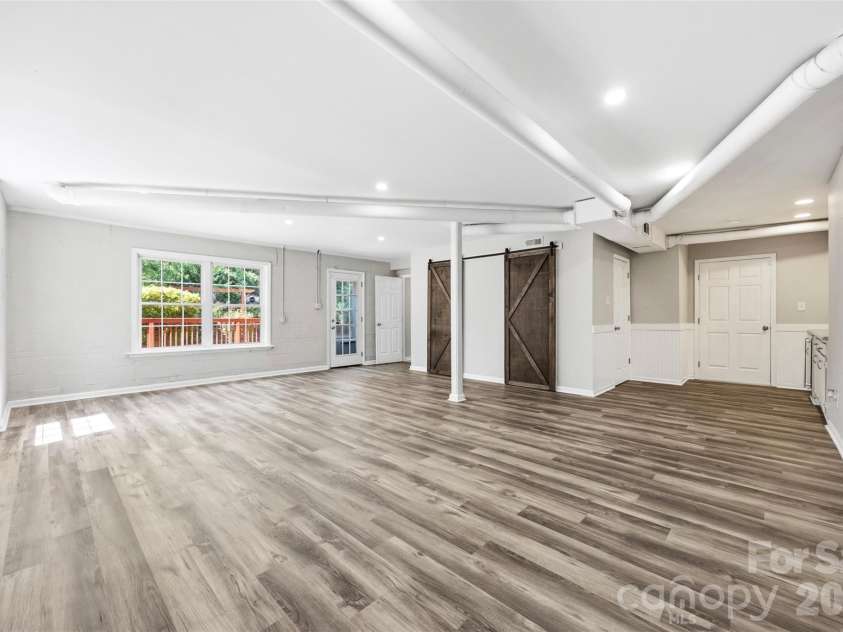 6506 Candlewood Drive, Charlotte, NC 28210.  MLS# CAR4401762, YatesRealty ID 49207. 