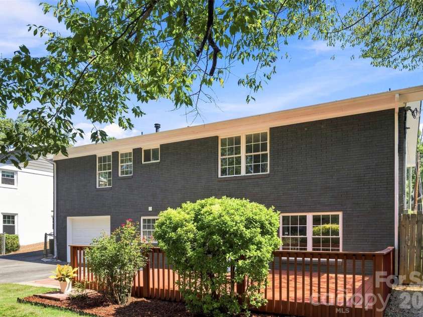 6506 Candlewood Drive, Charlotte, NC 28210.  MLS# CAR4401762, YatesRealty ID 49207. 