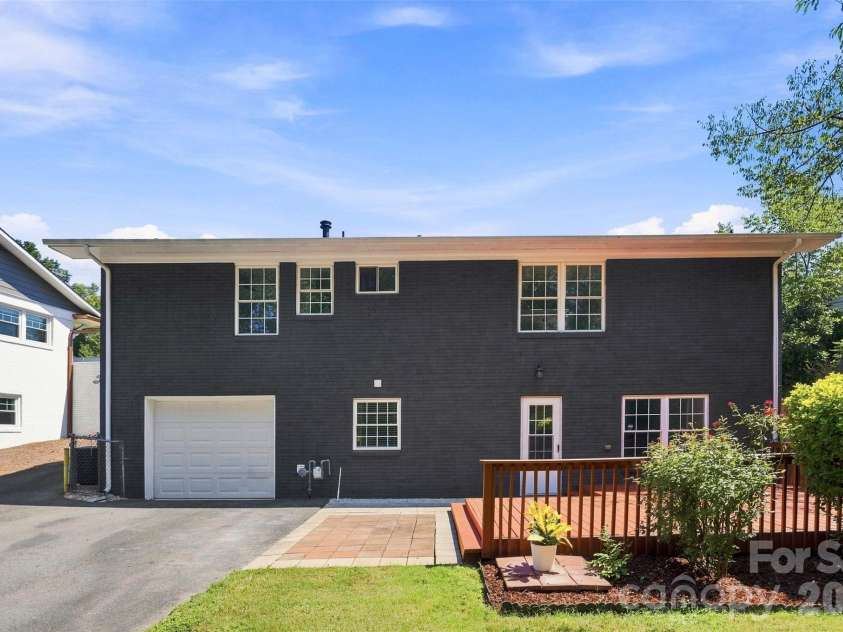 6506 Candlewood Drive, Charlotte, NC 28210.  MLS# CAR4401762, YatesRealty ID 49207. Highly maintained property.