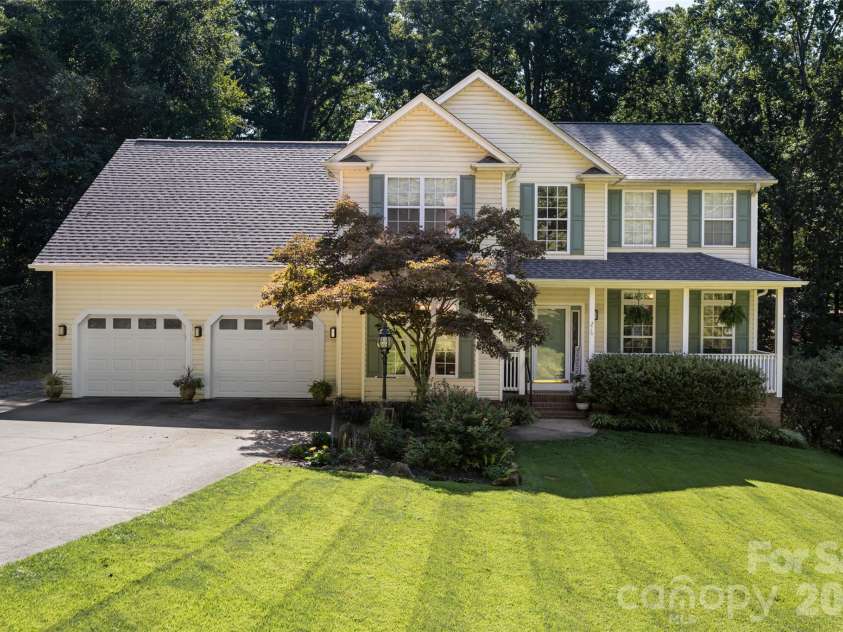 216 Holly Lane, Greer, SC 29651.  MLS# CAR4421650, YatesRealty ID 49208. 