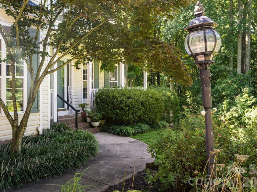 216 Holly Lane, Greer, SC 29651.  MLS# CAR4421650, YatesRealty ID 49208. 