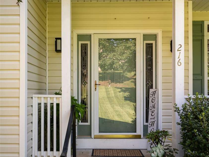 216 Holly Lane, Greer, SC 29651.  MLS# CAR4421650, YatesRealty ID 49208. 