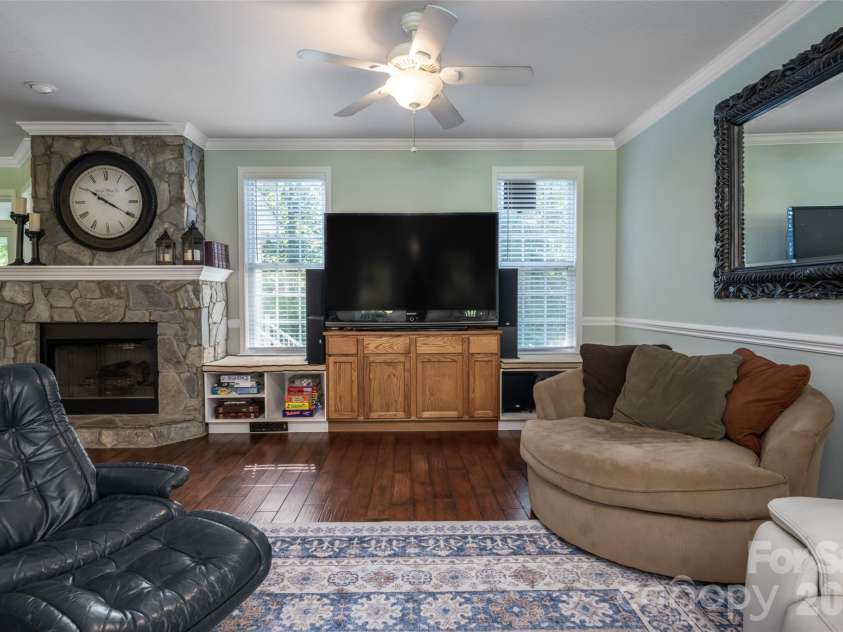 216 Holly Lane, Greer, SC 29651.  MLS# CAR4421650, YatesRealty ID 49208. 