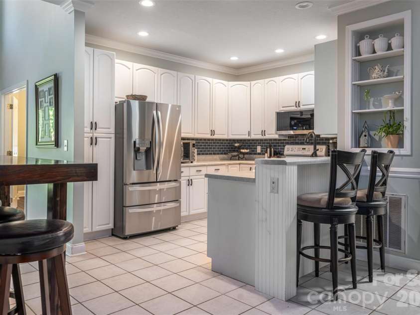 216 Holly Lane, Greer, SC 29651.  MLS# CAR4421650, YatesRealty ID 49208. 