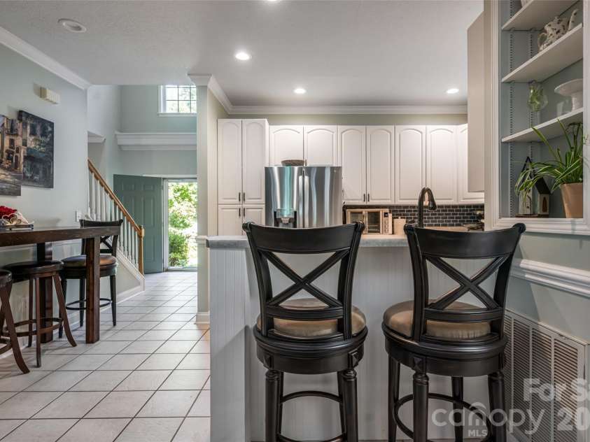 216 Holly Lane, Greer, SC 29651.  MLS# CAR4421650, YatesRealty ID 49208. 