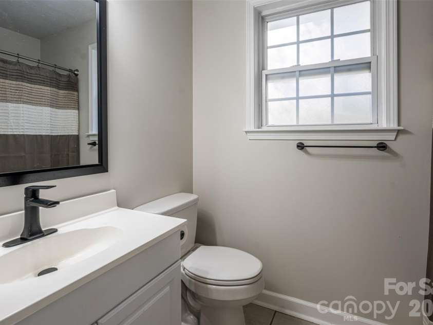 216 Holly Lane, Greer, SC 29651.  MLS# CAR4421650, YatesRealty ID 49208. 