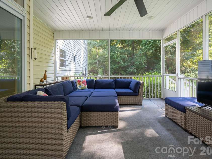 216 Holly Lane, Greer, SC 29651.  MLS# CAR4421650, YatesRealty ID 49208. 