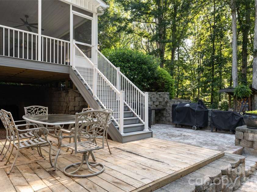 216 Holly Lane, Greer, SC 29651.  MLS# CAR4421650, YatesRealty ID 49208. 