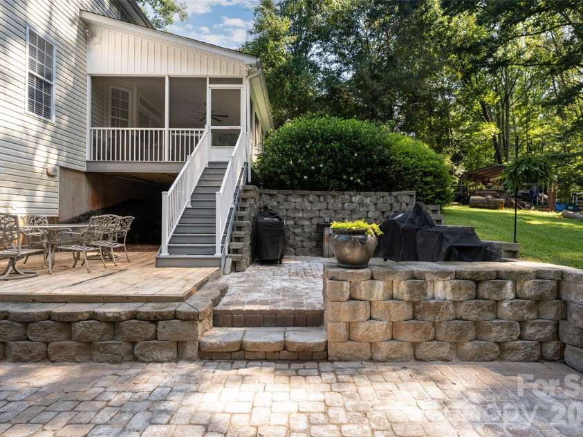 216 Holly Lane, Greer, SC 29651.  MLS# CAR4421650, YatesRealty ID 49208. 