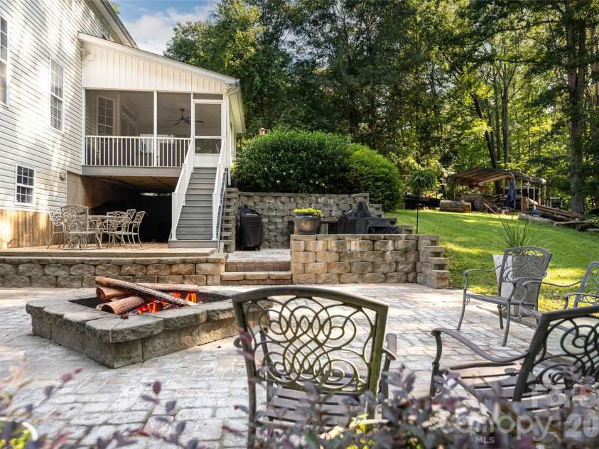 216 Holly Lane, Greer, SC 29651.  MLS# CAR4421650, YatesRealty ID 49208. 