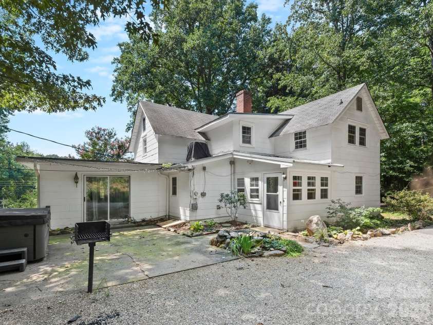 689 Trade Street, Tryon, NC 28782.  MLS# CAR4421132, YatesRealty ID 49209. 