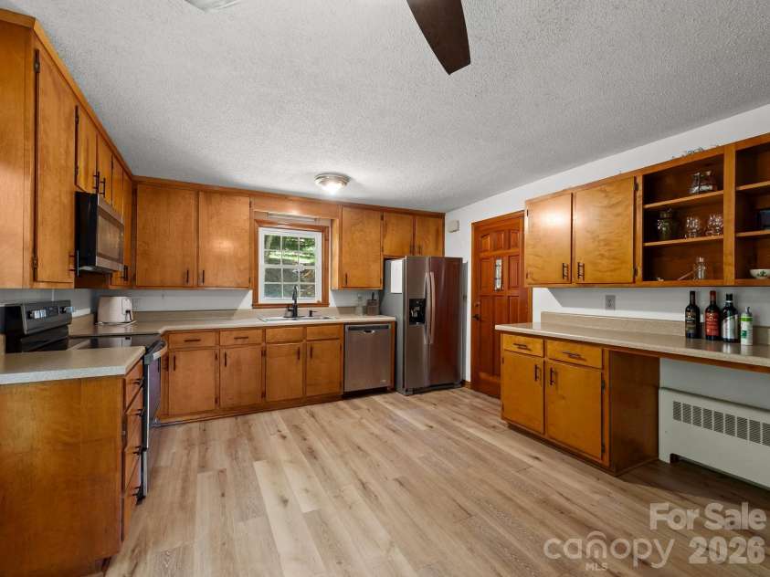 689 Trade Street, Tryon, NC 28782.  MLS# CAR4421132, YatesRealty ID 49209. 