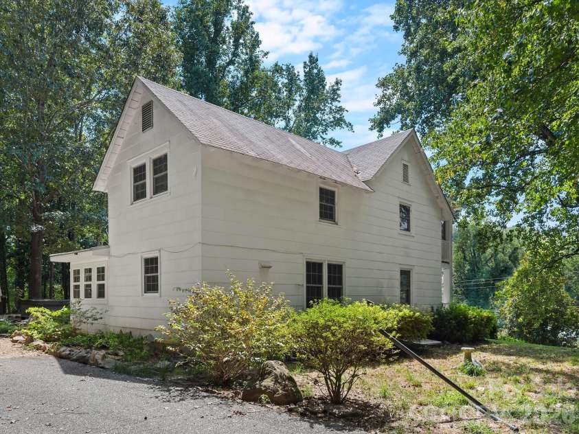 689 Trade Street, Tryon, NC 28782.  MLS# CAR4421132, YatesRealty ID 49209. 