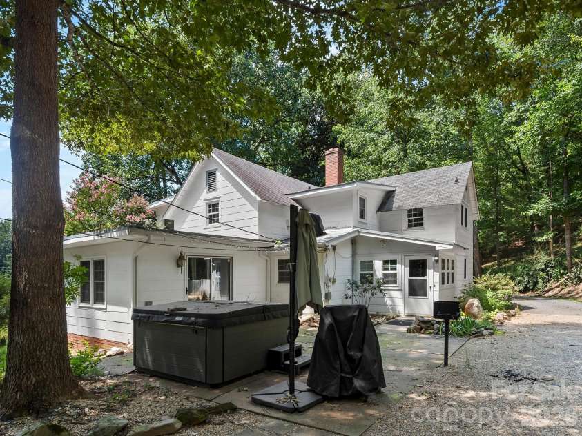 689 Trade Street, Tryon, NC 28782.  MLS# CAR4421132, YatesRealty ID 49209. 