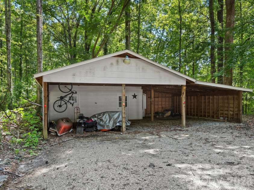 689 Trade Street, Tryon, NC 28782.  MLS# CAR4421132, YatesRealty ID 49209. 
