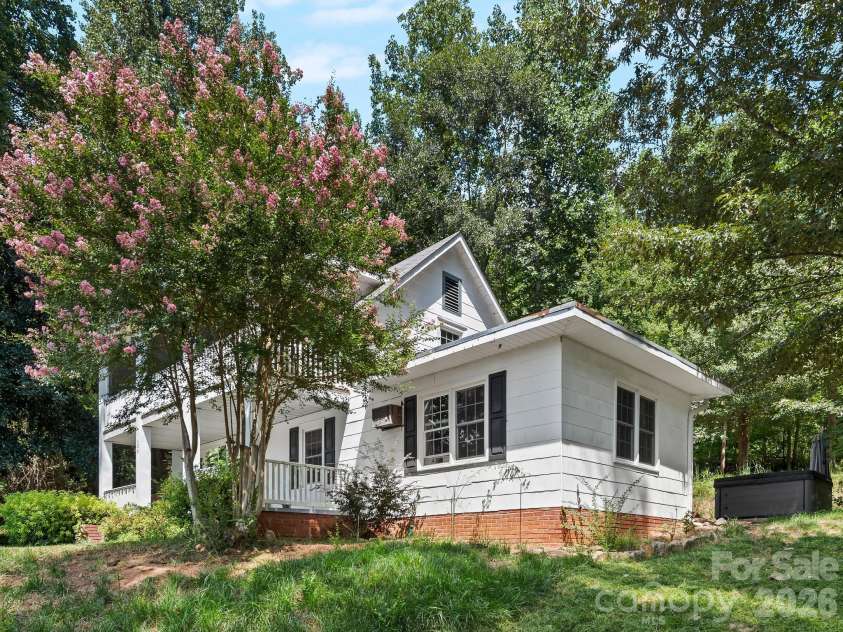689 Trade Street, Tryon, NC 28782.  MLS# CAR4421132, YatesRealty ID 49209. 