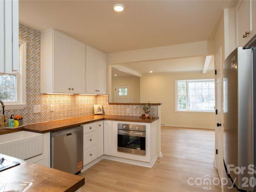 1411 Chelsea Street, Winston Salem, NC 27103.  MLS# CAR4341682, YatesRealty ID 4921. 