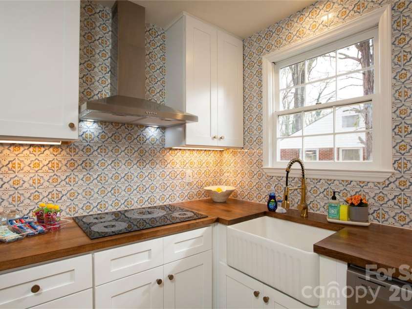 1411 Chelsea Street, Winston Salem, NC 27103.  MLS# CAR4341682, YatesRealty ID 4921. 