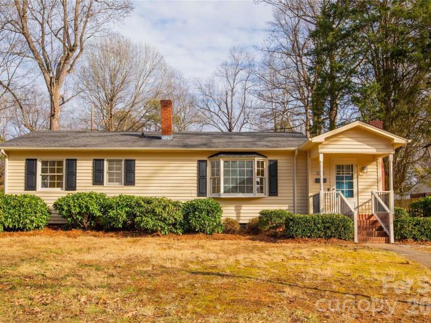1411 Chelsea Street, Winston Salem, NC 27103.  MLS# CAR4341682, YatesRealty ID 4921. 