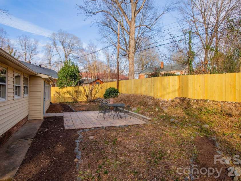 1411 Chelsea Street, Winston Salem, NC 27103.  MLS# CAR4341682, YatesRealty ID 4921. 
