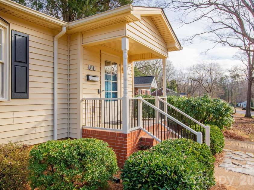 1411 Chelsea Street, Winston Salem, NC 27103.  MLS# CAR4341682, YatesRealty ID 4921. 