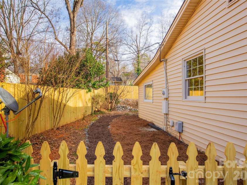 1411 Chelsea Street, Winston Salem, NC 27103.  MLS# CAR4341682, YatesRealty ID 4921. 