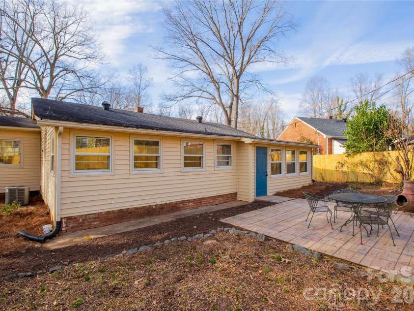 1411 Chelsea Street, Winston Salem, NC 27103.  MLS# CAR4341682, YatesRealty ID 4921. 