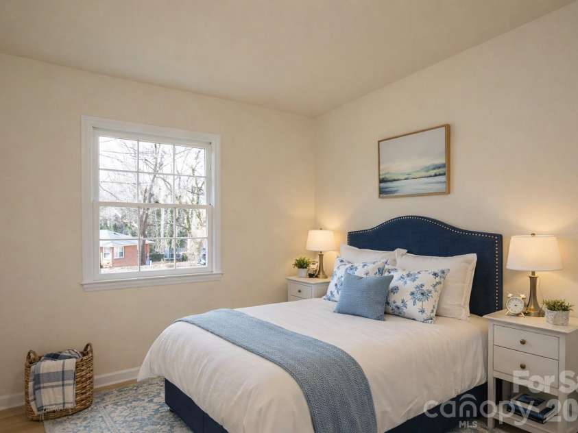 1411 Chelsea Street, Winston Salem, NC 27103.  MLS# CAR4341682, YatesRealty ID 4921. VIRTUALLY STAGED