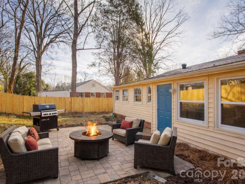 1411 Chelsea Street, Winston Salem, NC 27103.  MLS# CAR4341682, YatesRealty ID 4921. VIRTUALLY STAGED