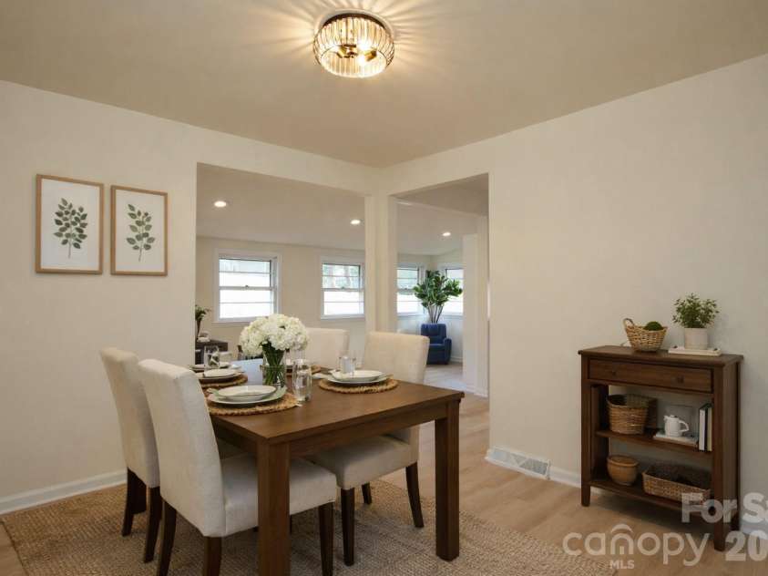 1411 Chelsea Street, Winston Salem, NC 27103.  MLS# CAR4341682, YatesRealty ID 4921. VIRTUALLY STAGED